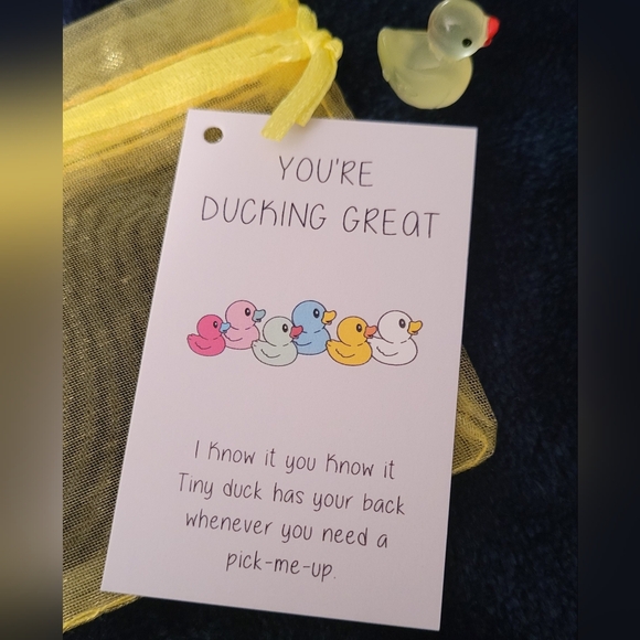 Pocket Hug Yellow Duck - Picture 3 of 4